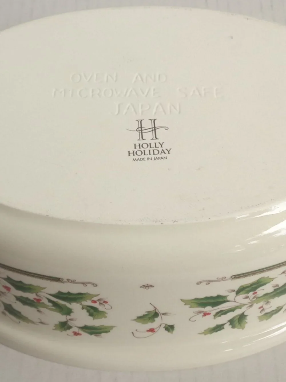 Vintage Holly Holiday Covered Casserole